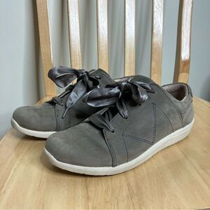 Vionic gray Lindsey Nubuck leather casual supportive orthotic sneakers 8